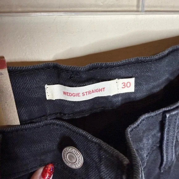 Levi black wedgie straight ankle length jeans - Picture 4 of 5